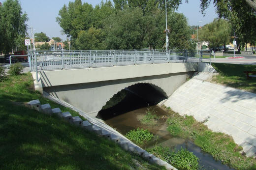 Új híd tervezése Biatorbágyon, a Füzes-patakon